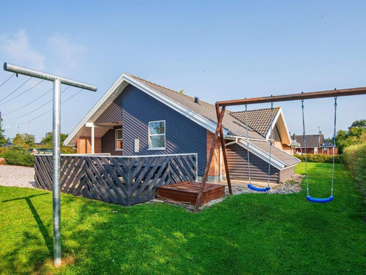 10 Person Holiday Home In Juelsminde Sonderby  Exteriör bild