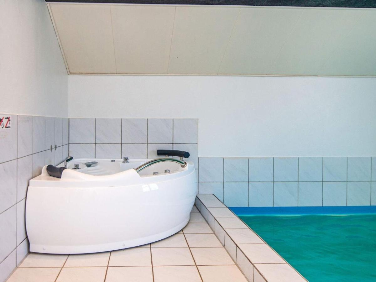 10 Person Holiday Home In Juelsminde Sonderby  Exteriör bild